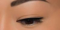 Jak poprawnie narysować strzałki na oczach za pomocą eyelinera lub ołówka