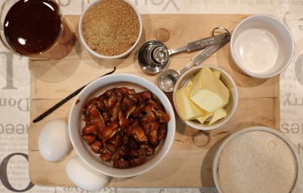 Weihnachtspudding von Jamie Olivers Mutter Wie man Dattelpudding in einem Slow Cooker zubereitet